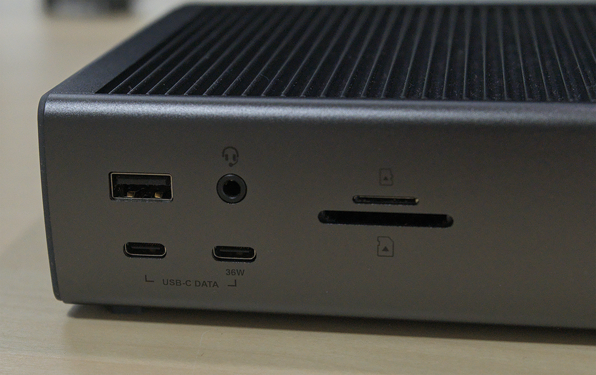 フロントUSBポート